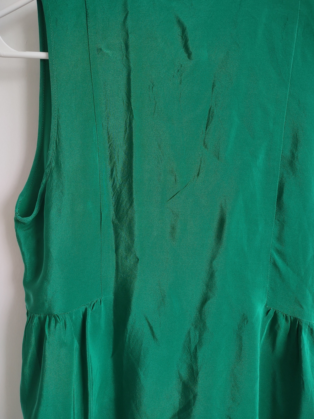 100%silk Sleeveless V-Neck Peplum Top - Emerald Green - Picture 5 of 10